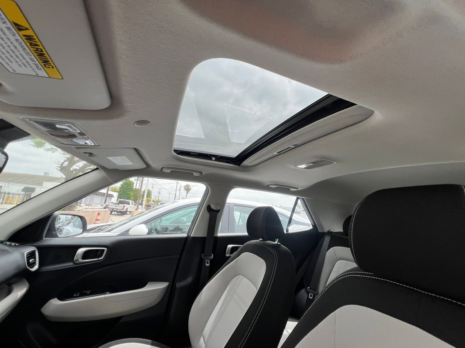 Used 2025 Hyundai Venue SEL FWD image 32