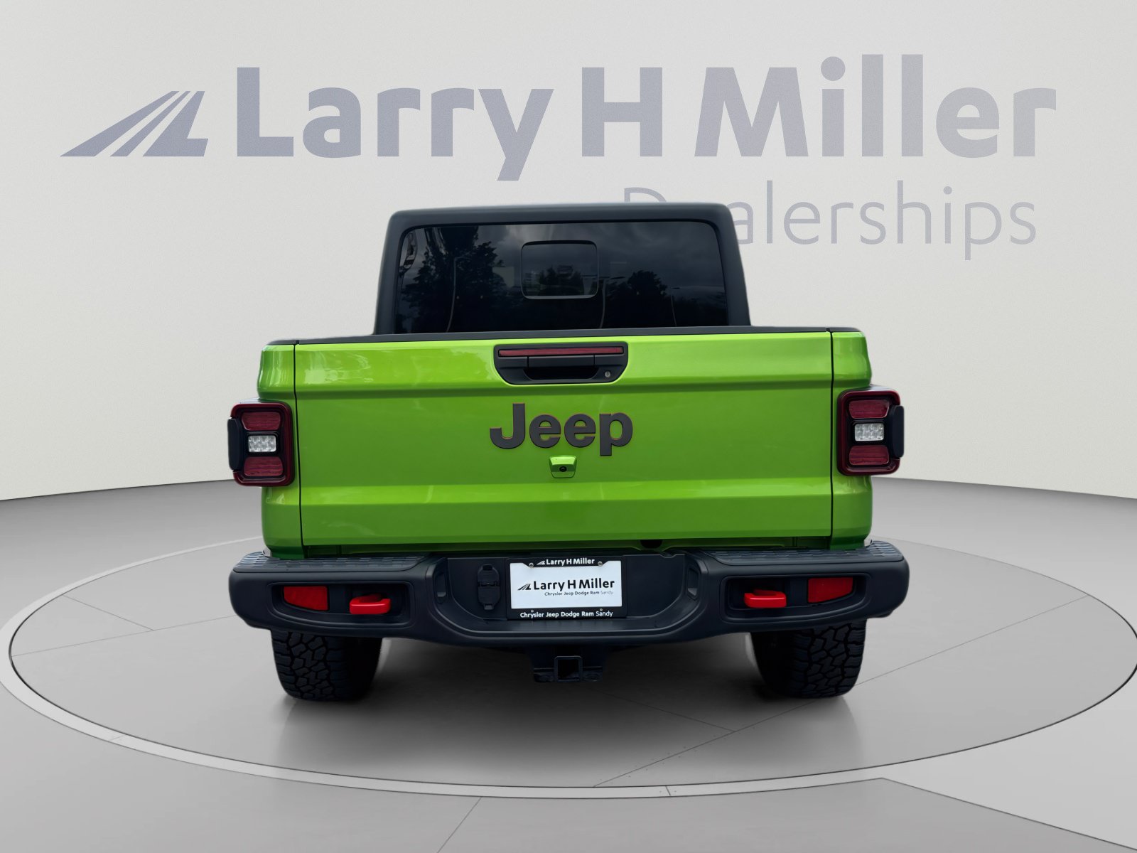 Used 2025 Jeep Gladiator Rubicon w/ Convenience Group AWD/4WD image 4