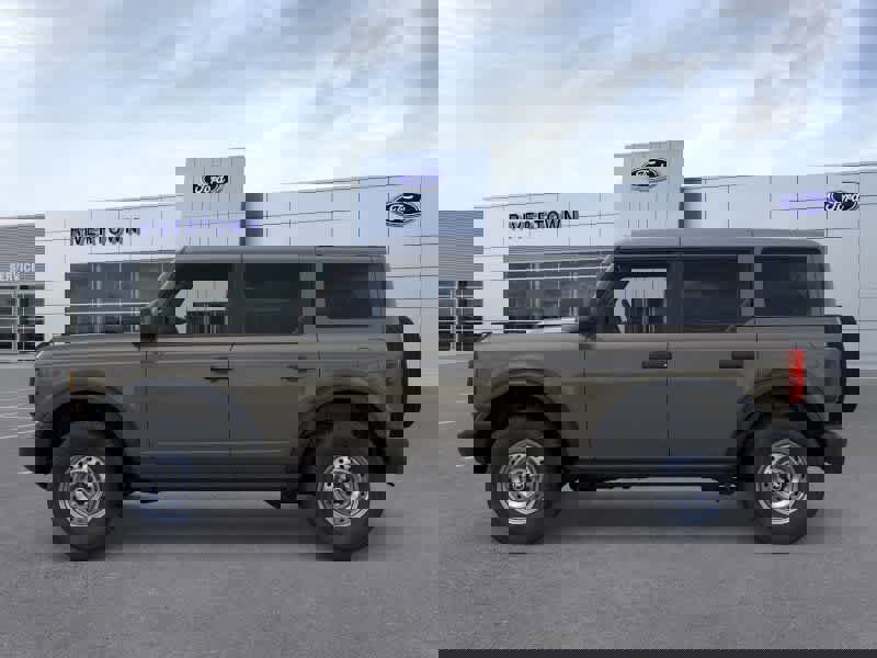 New 2025 Ford Bronco 4-Door image 3