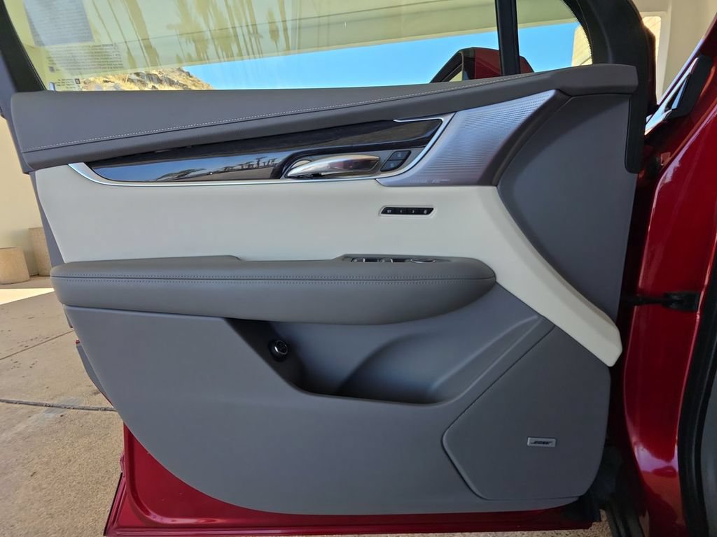 Used 2023 Cadillac XT6 Premium Luxury w/ LPO, Premium Carpet Package FWD image 23