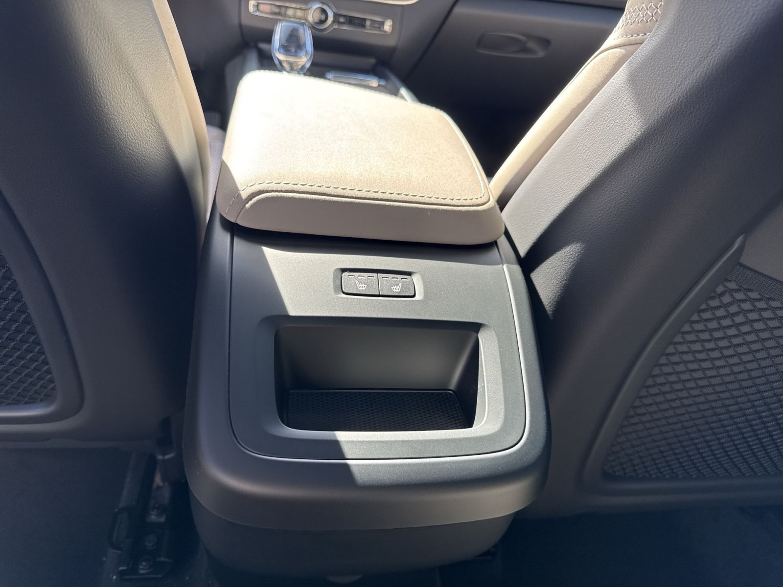 New 2027 Volvo XC60 B5 Plus AWD/4WD image 23