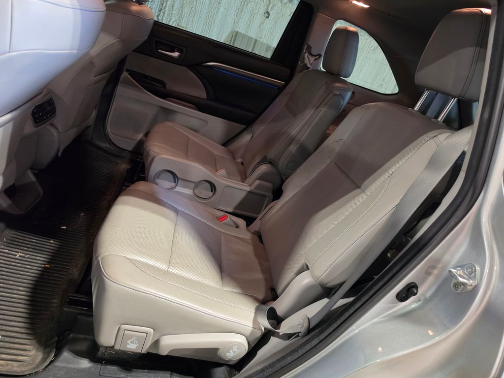 Used 2017 Toyota Highlander Limited Platinum AWD/4WD image 7