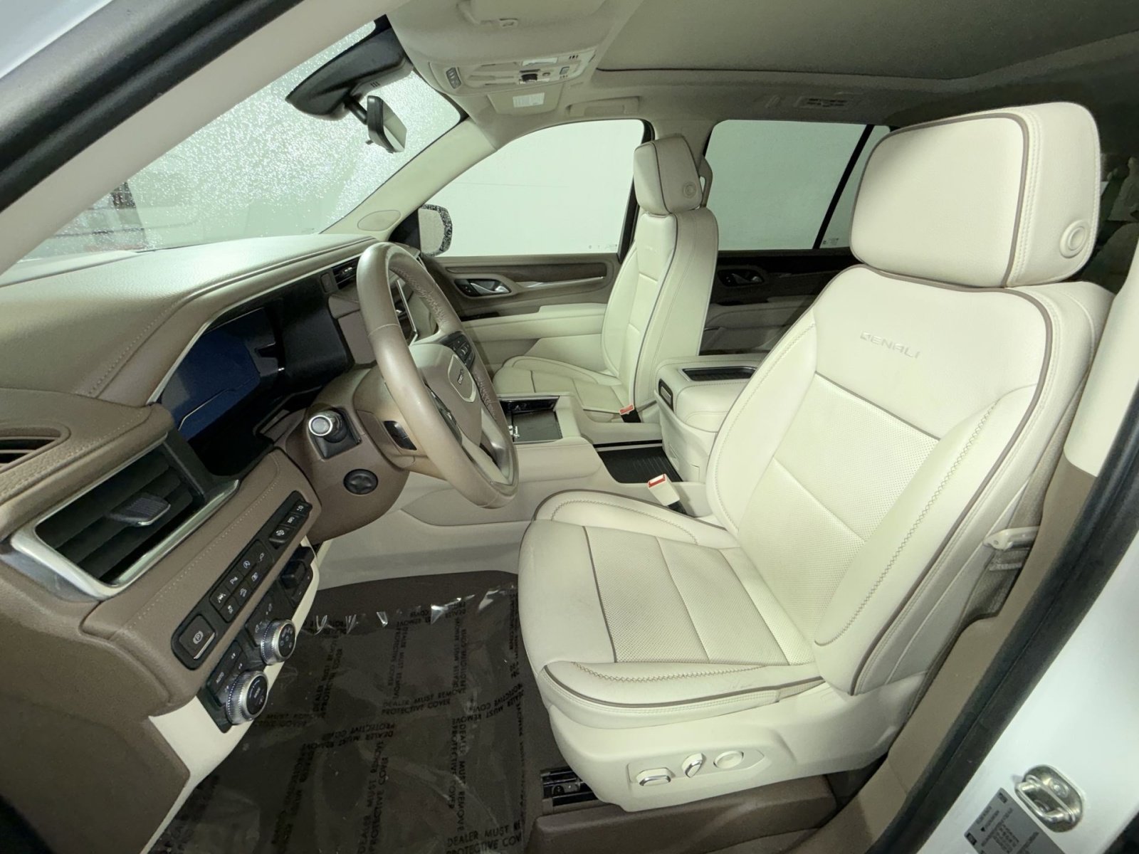 Used 2022 GMC Yukon Denali w/ Denali Premium Package image 13