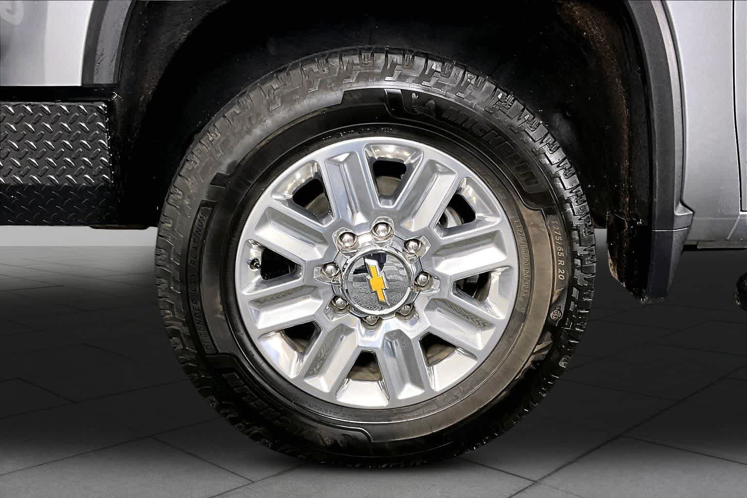 Used 2024 Chevrolet Silverado 2500 High Country w/ Technology Package AWD/4WD image 11