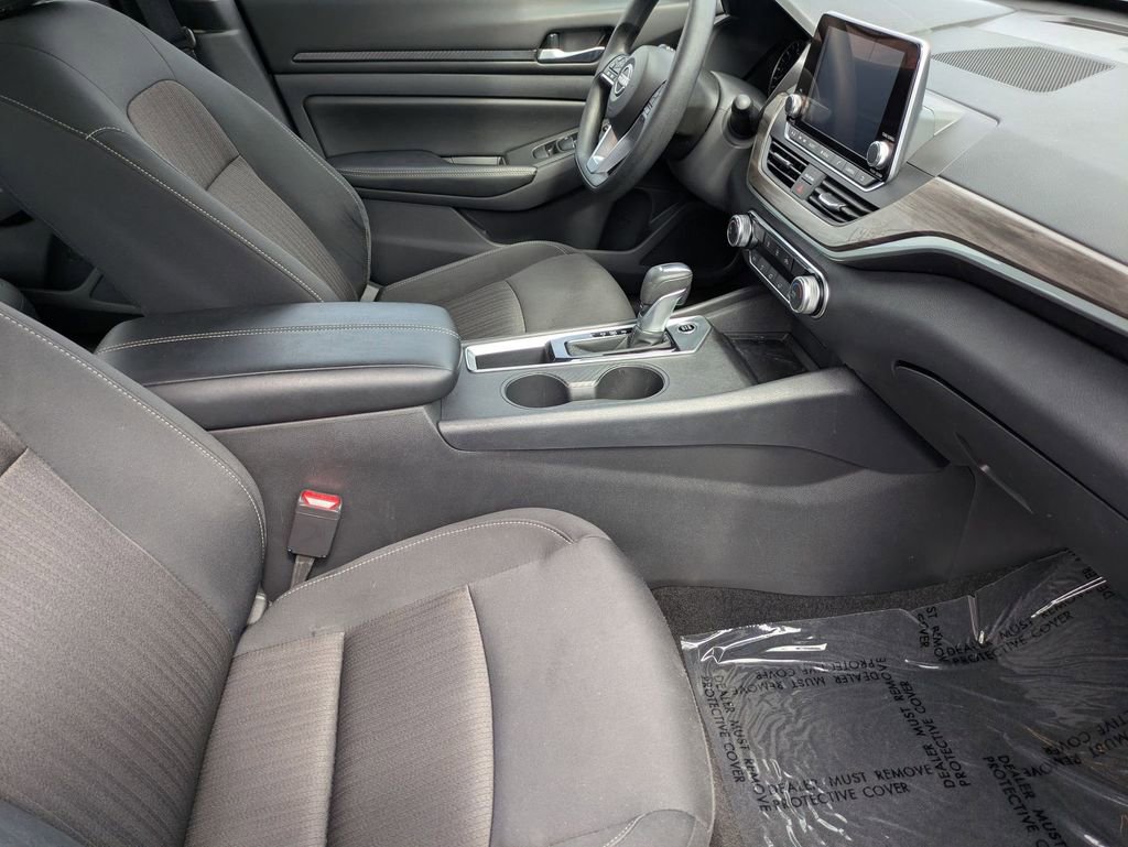 Used 2025 Nissan Altima 2.5 SV FWD image 29