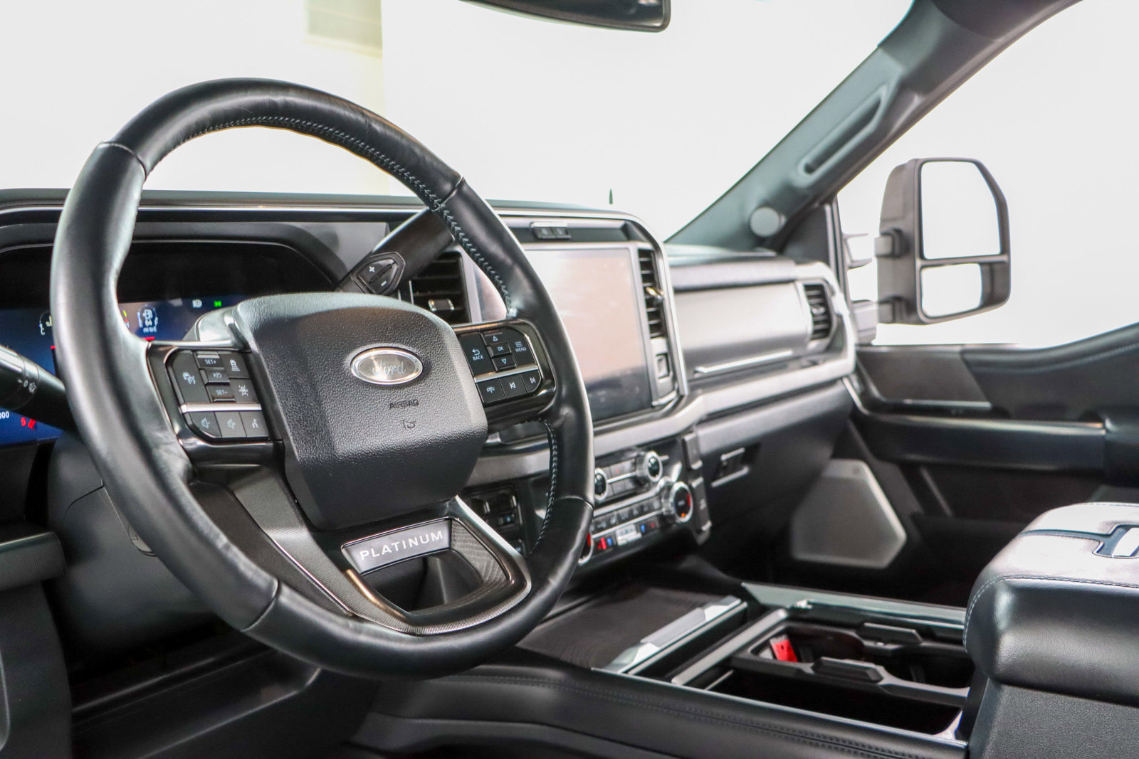 Used 2025 Ford F450 Platinum w/ FX4 Off-Road Package image 26