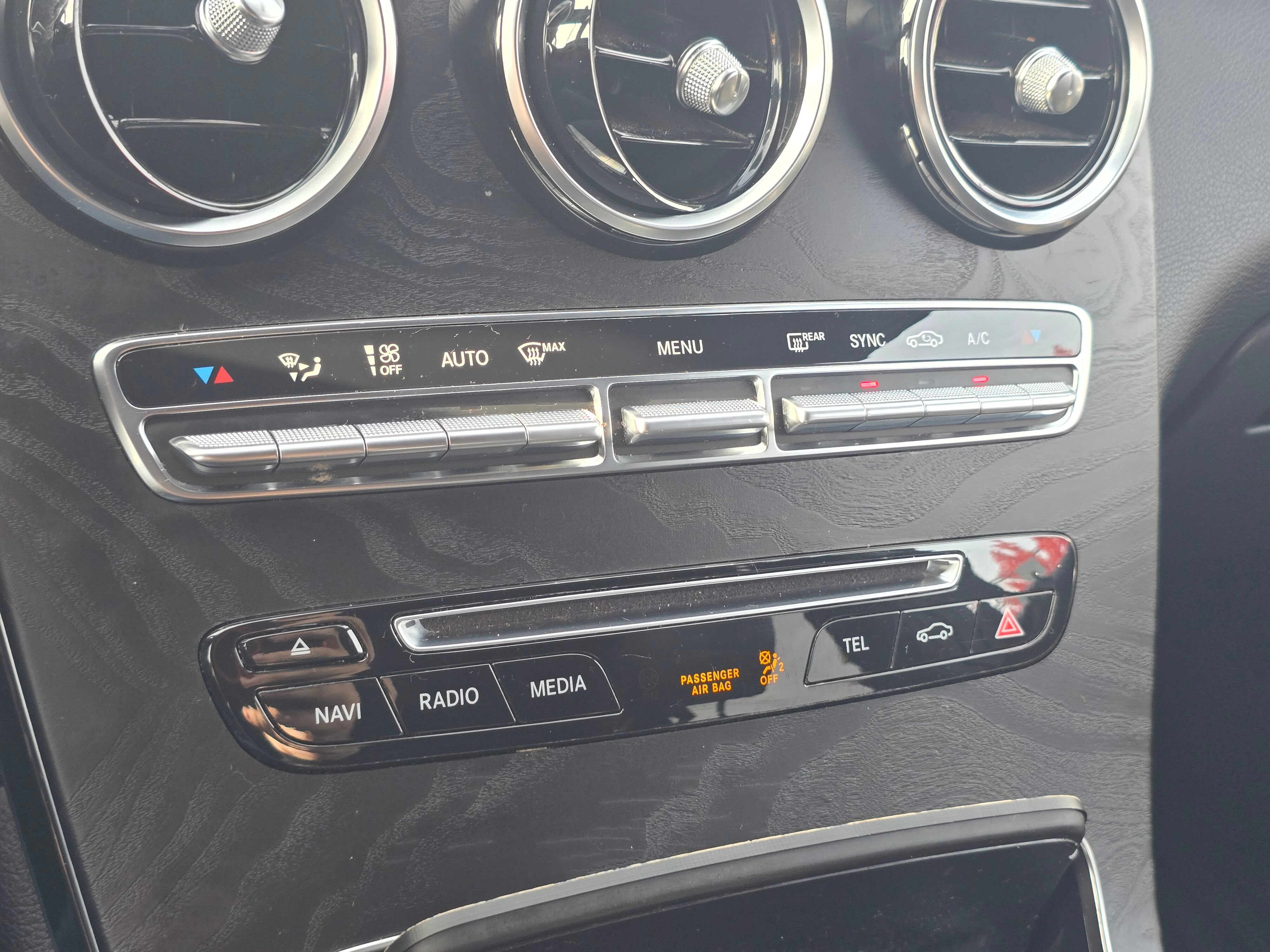 Used 2019 Mercedes-Benz GLC 300 4MATIC image 28