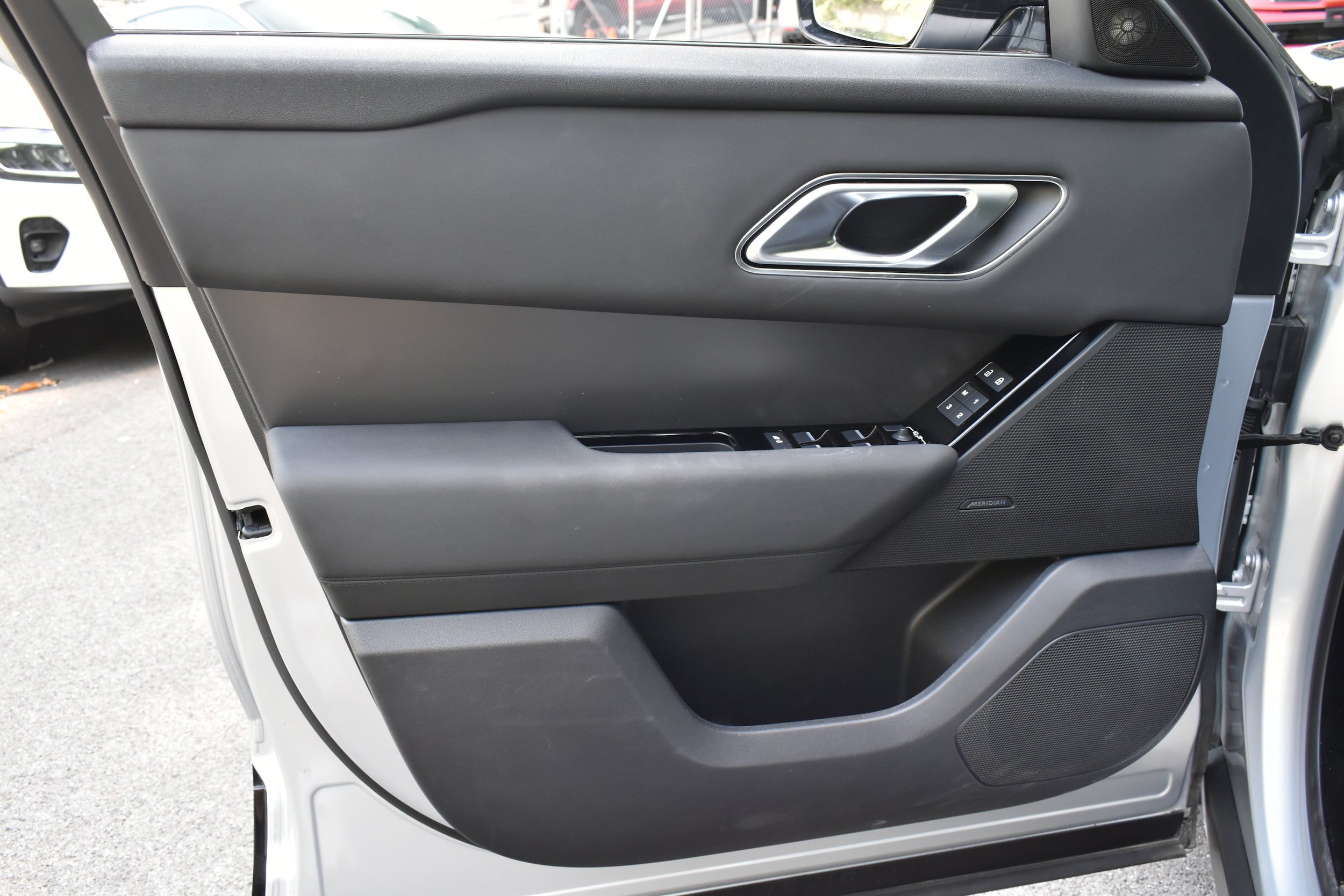 Used 2025 Land Rover Range Rover Velar Dynamic SE AWD/4WD image 18