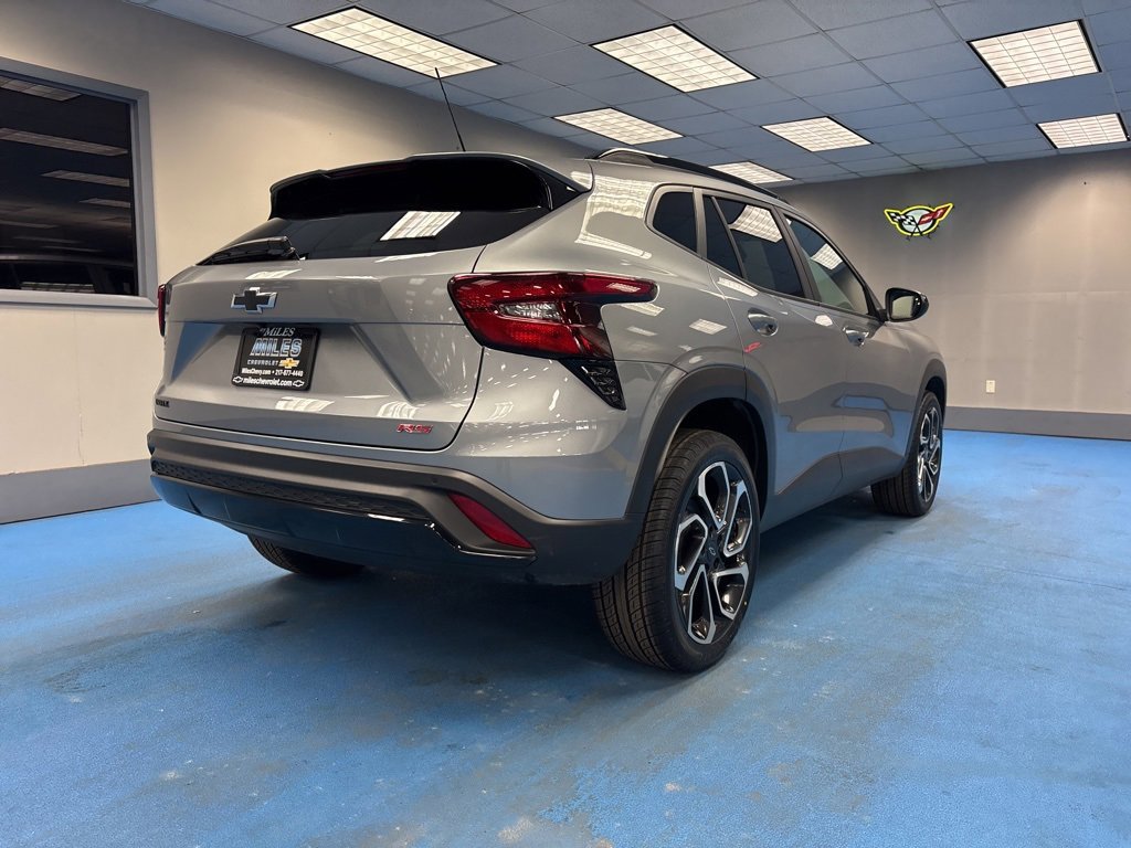 Certified 2025 Chevrolet Trax RS w/ Sunroof Package image 2