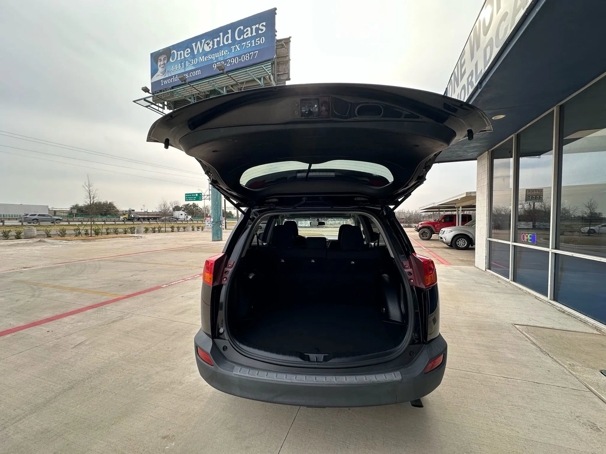 Used 2015 Toyota RAV4 XLE FWD image 9