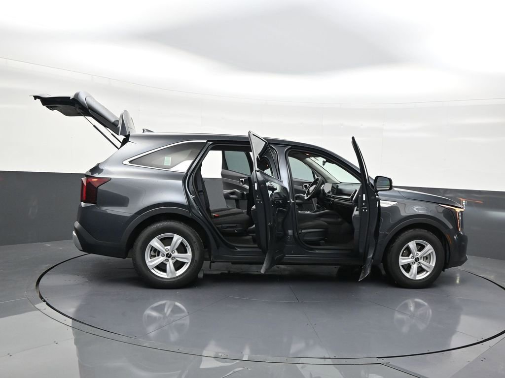 Used 2024 Kia Sorento LX image 29