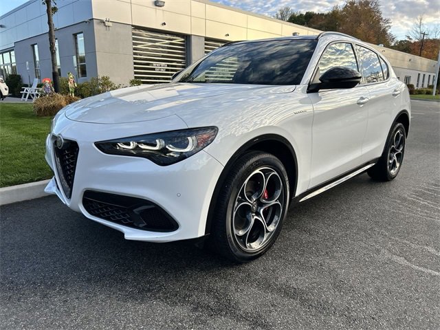Used 2024 Alfa Romeo Stelvio Veloce image 4