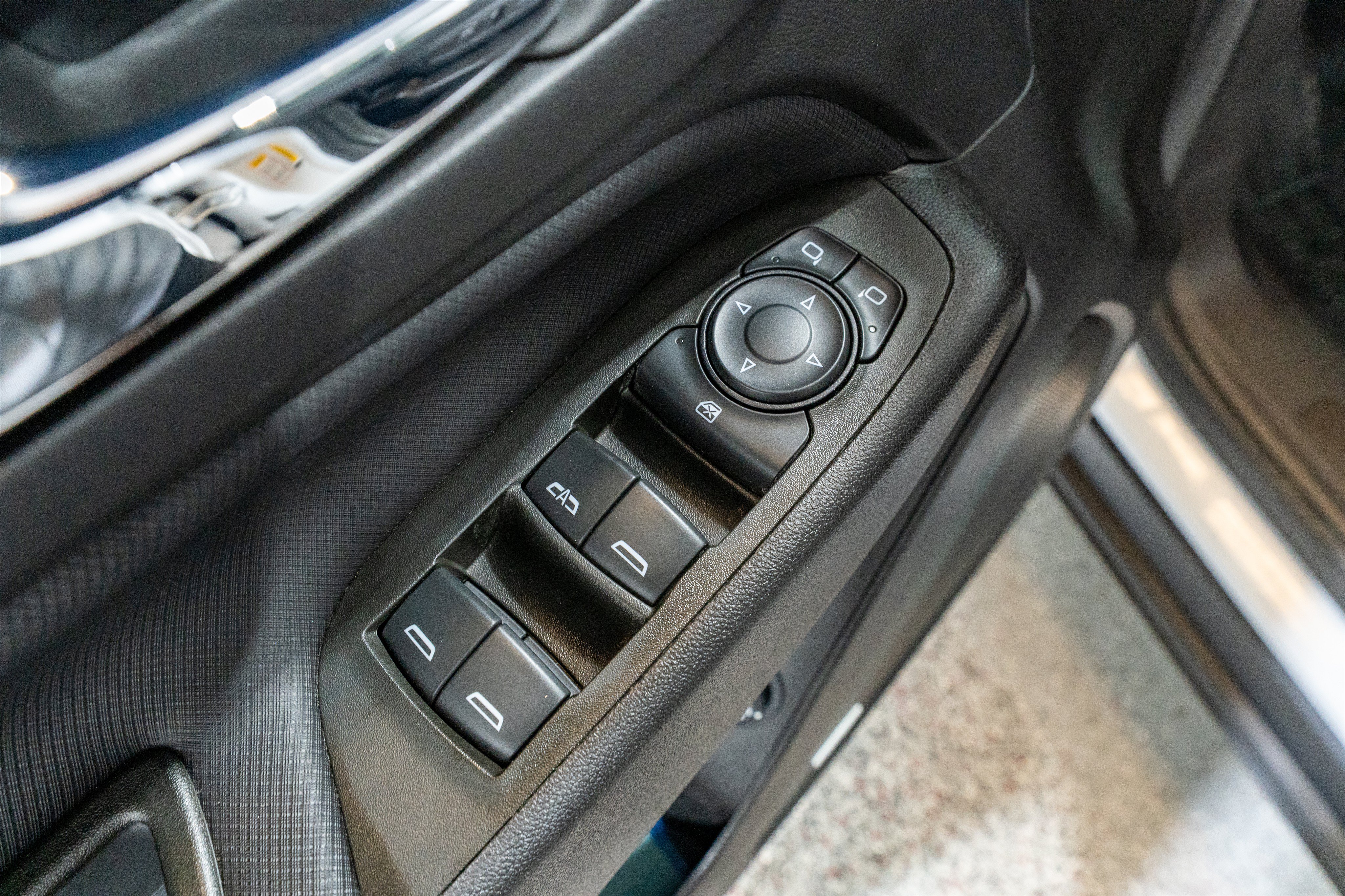 Used 2024 Chevrolet Equinox RS w/ RS Leather Package FWD image 14