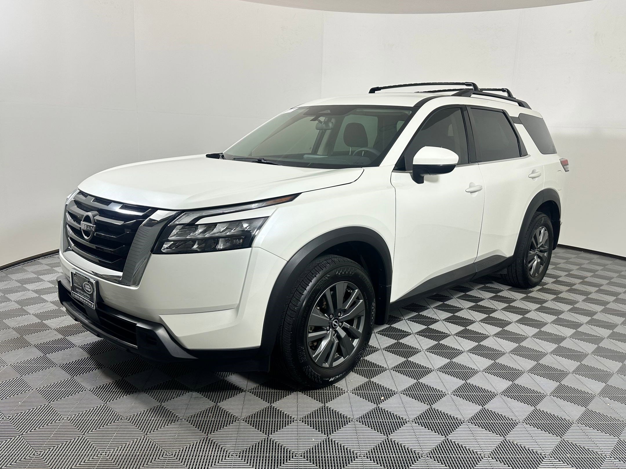 Used 2024 Nissan Pathfinder SV