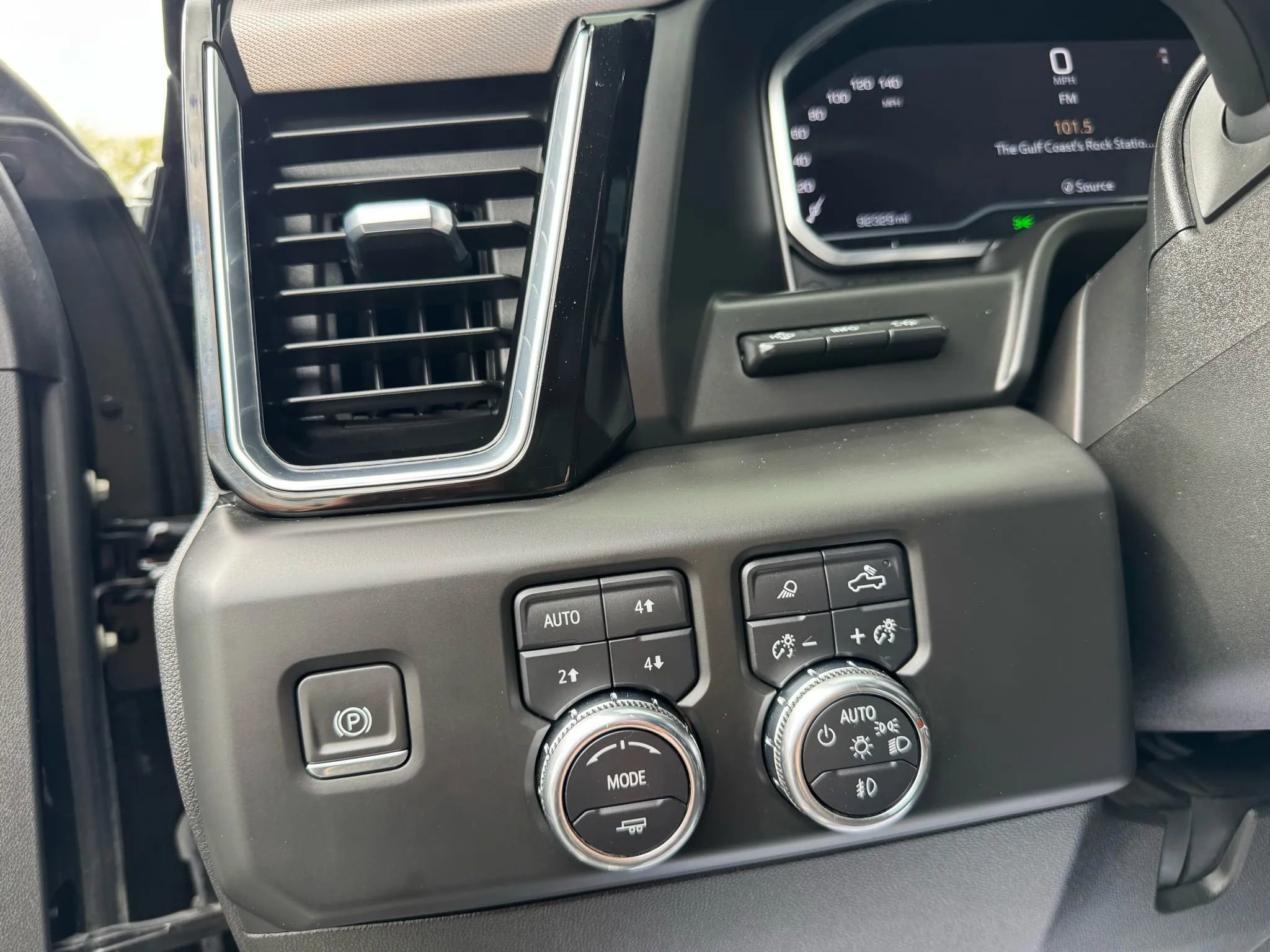 Used 2024 GMC Sierra 2500 Denali AWD/4WD image 19