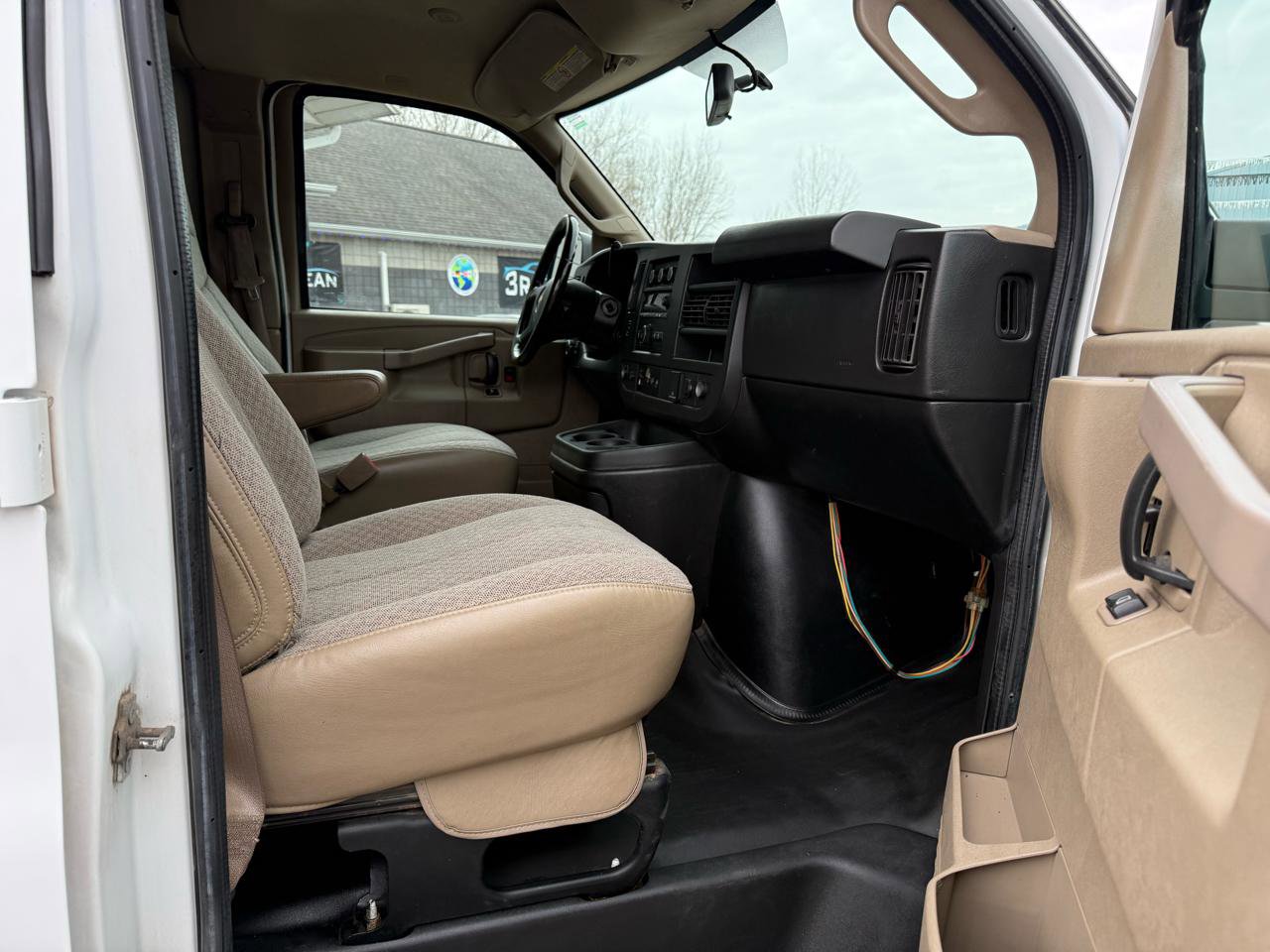 Used 2020 Chevrolet Express 2500 w/ Driver Convenience Package RWD image 10