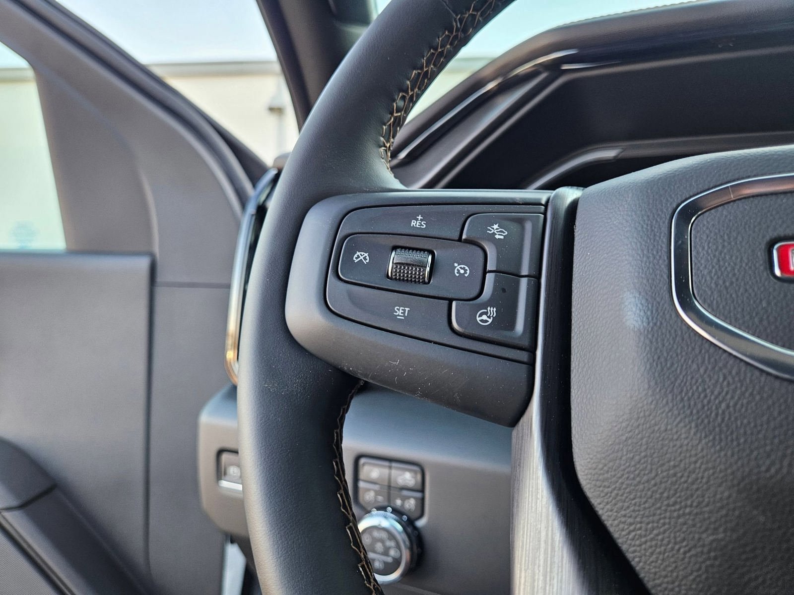 New 2026 GMC Sierra 2500 AT4 w/ AT4 Premium Plus Package AWD/4WD image 12