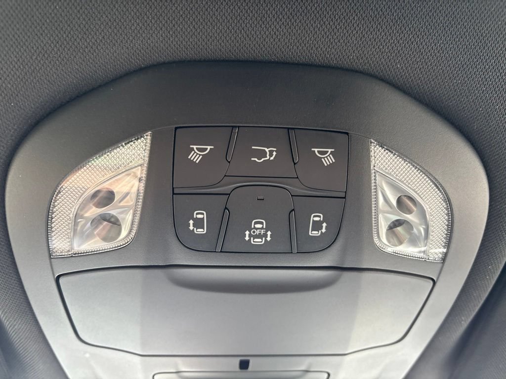 New 2027 Chrysler Pacifica Select FWD image 5