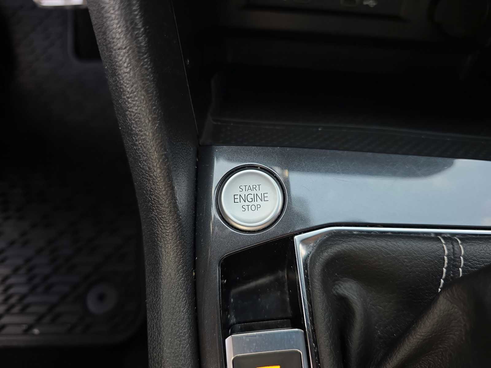 Used 2023 Volkswagen Tiguan SE R-Line image 22