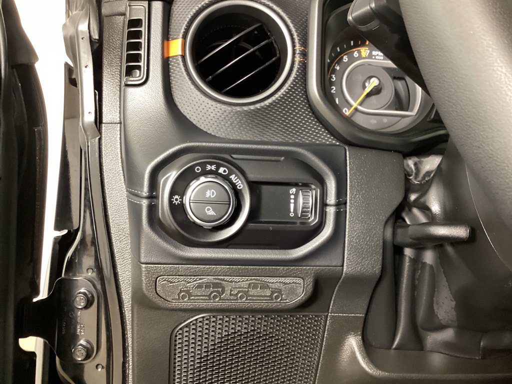 Used 2026 Jeep Gladiator Mojave AWD/4WD image 14
