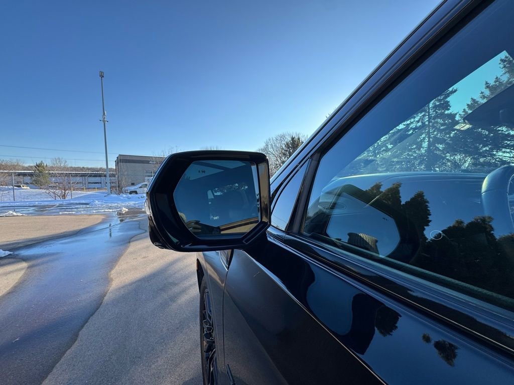 Used 2023 GMC Yukon Denali w/ Denali Reserve Package image 13