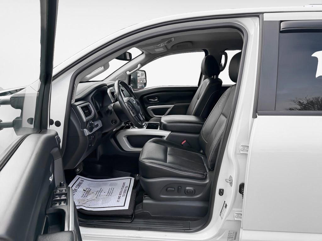 Used 2018 Nissan Titan PRO-4X w/ Pro-4x Convenience Package image 12