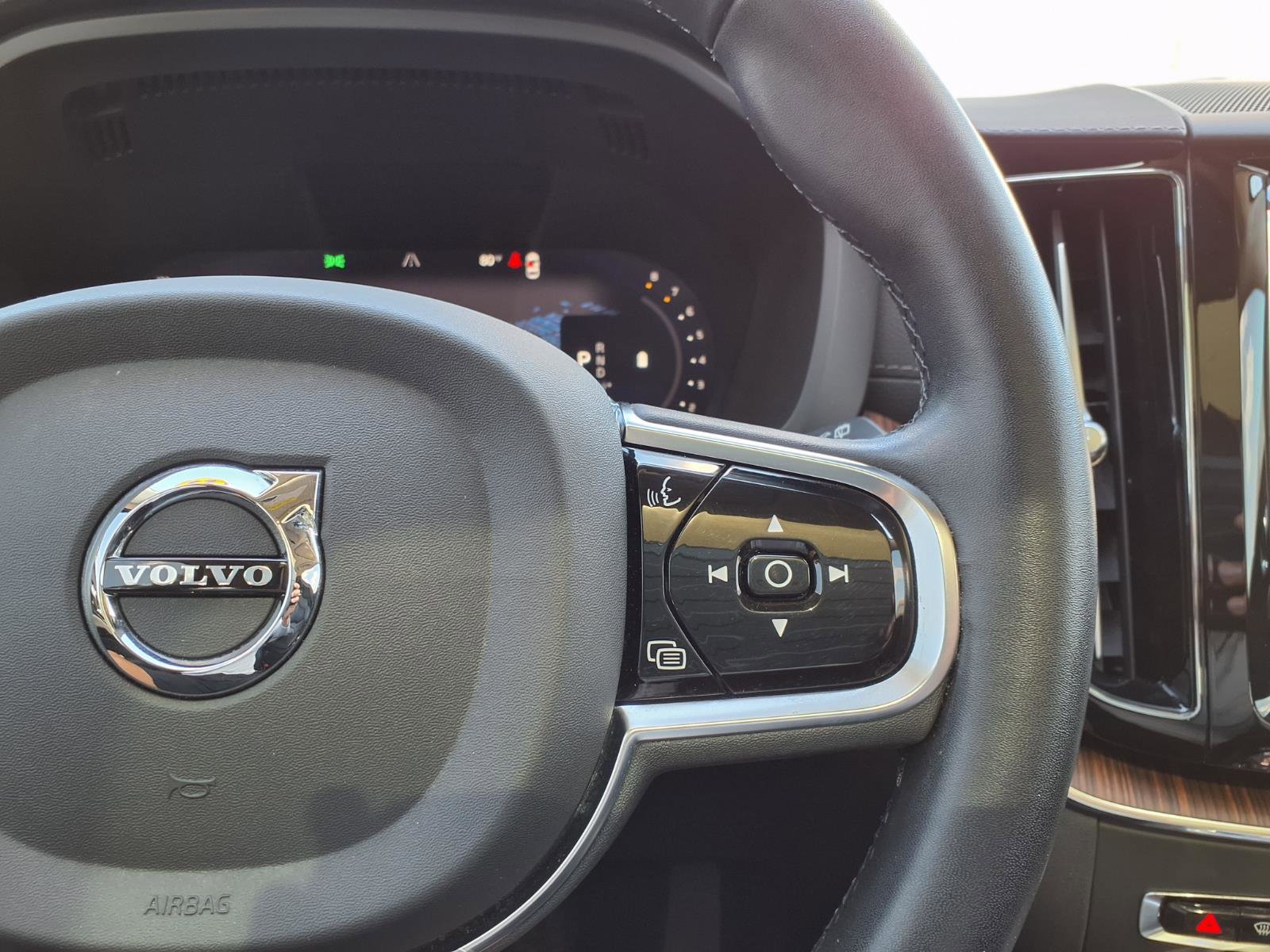 Certified 2023 Volvo XC60 B5 Ultimate w/ Climate Package FWD image 27