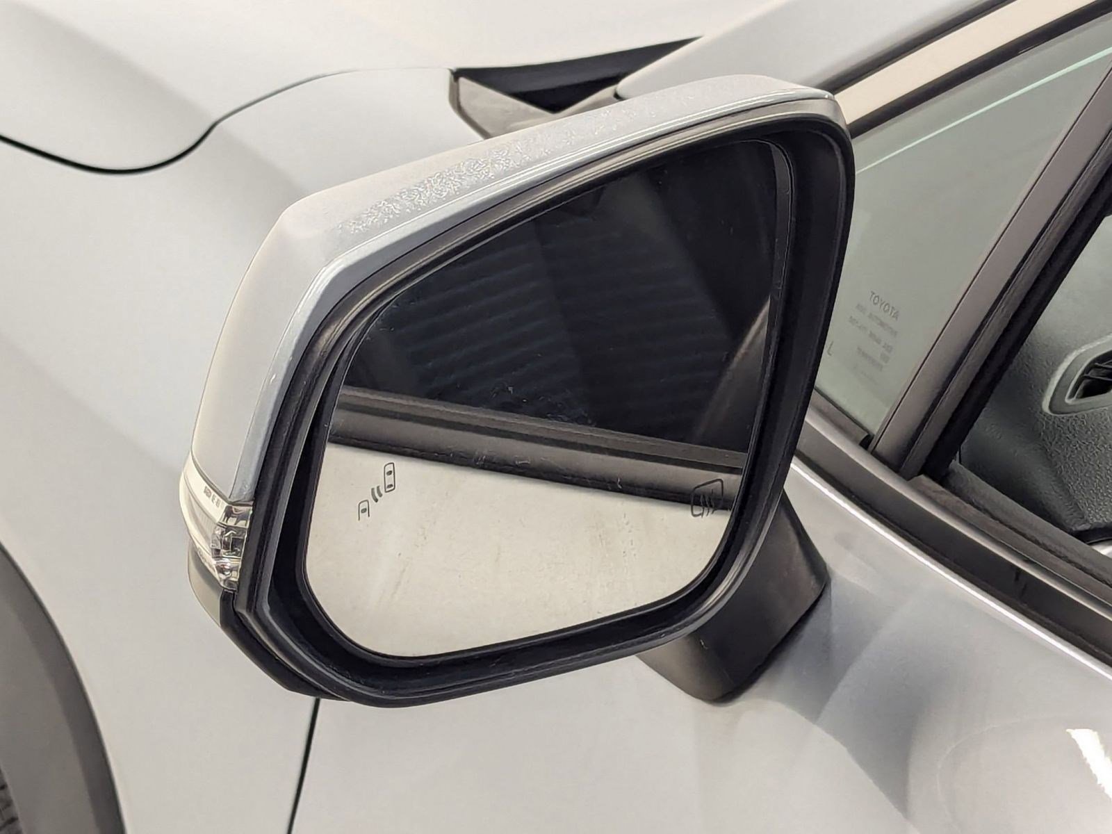 Used 2023 Toyota Corolla Cross XSE image 35