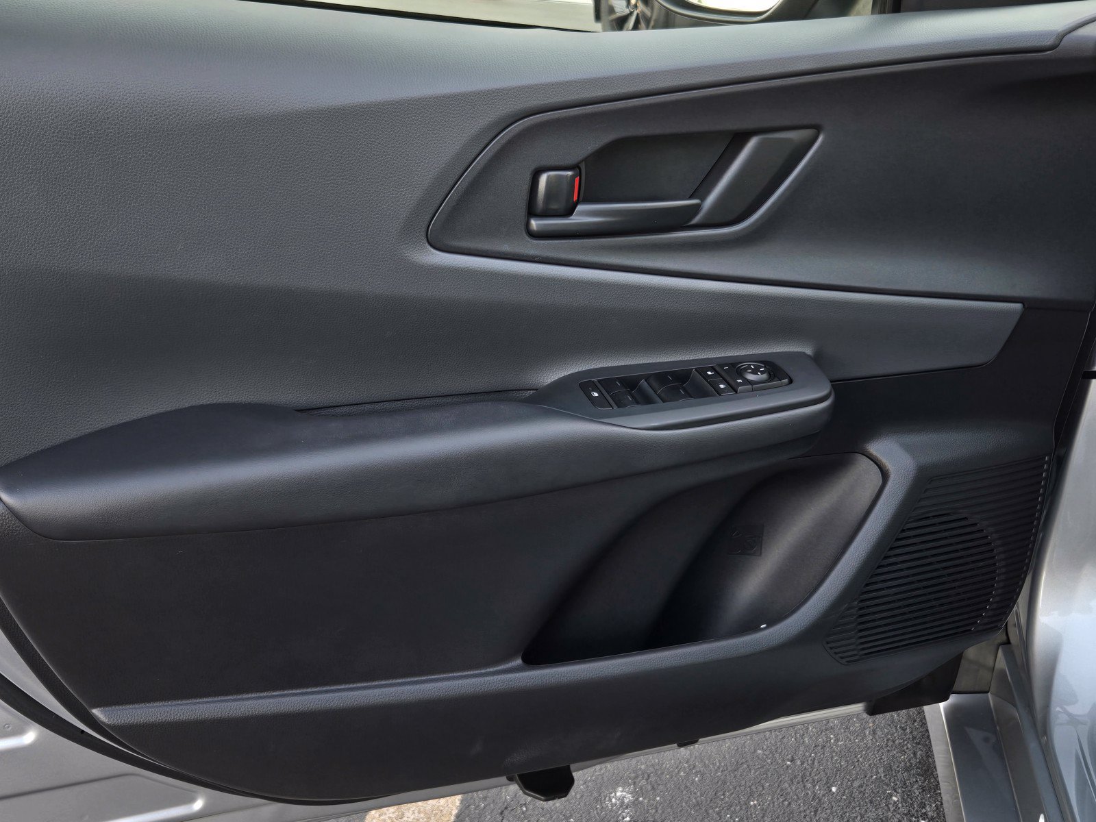 Certified 2025 Toyota Prius LE FWD image 9