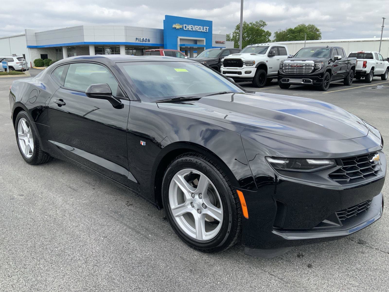 Used 2019 Chevrolet Camaro LT w/ Technology Package RWD image 2