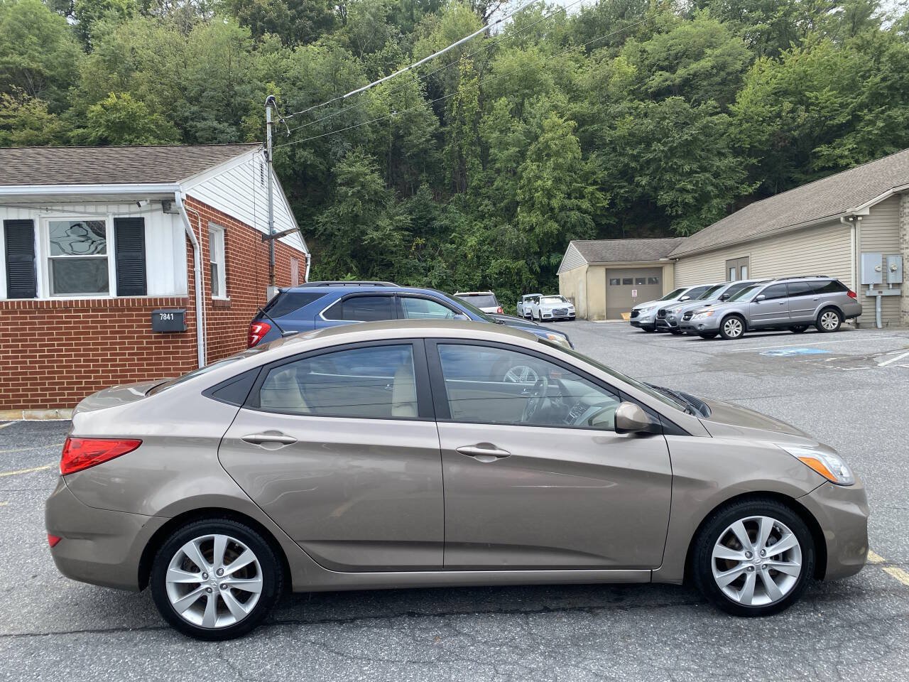Used 2014 Hyundai Accent GLS w/ Option Group 2 FWD image 4