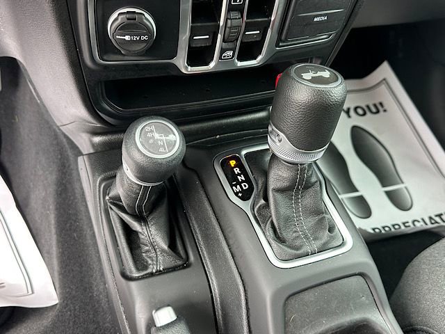 Used 2025 Jeep Wrangler Sahara image 25