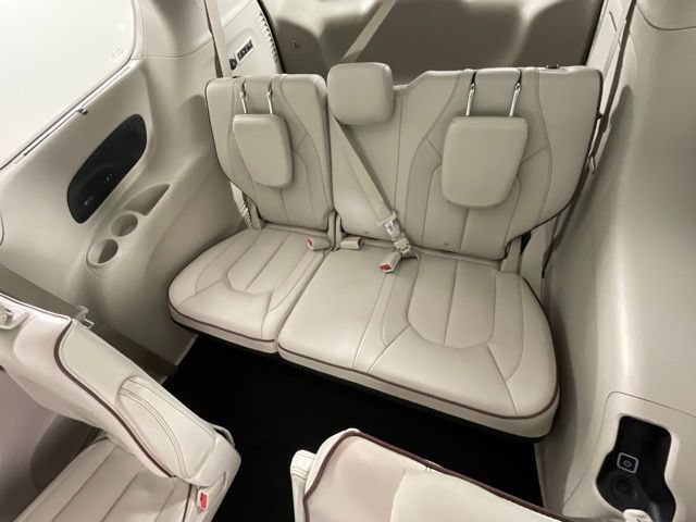 Used 2020 Chrysler Pacifica Limited FWD image 18