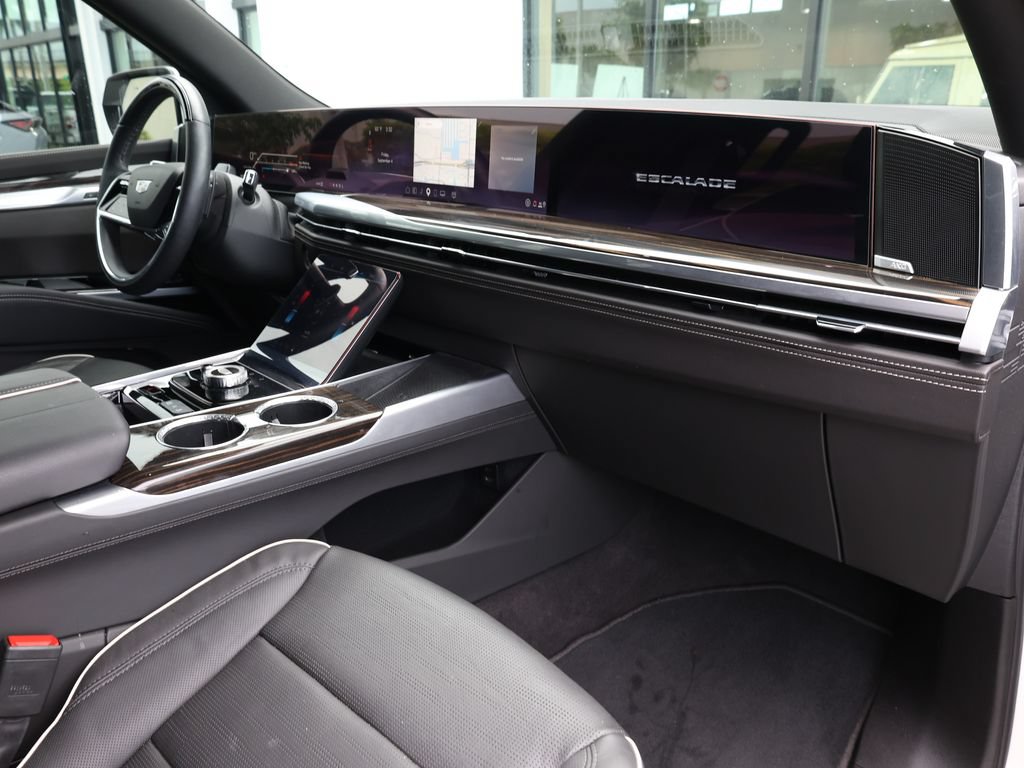 Used 2025 Cadillac Escalade ESV Premium Luxury w/ LPO, Floor Liner Package AWD/4WD image 25
