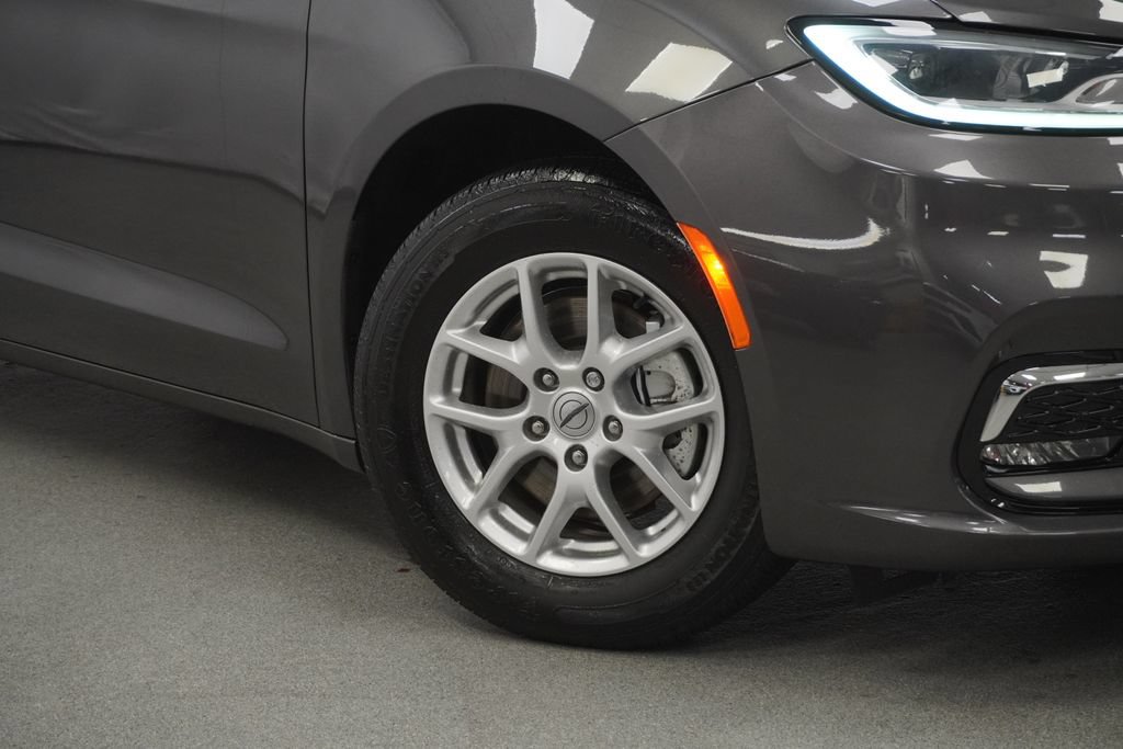 Certified 2021 Chrysler Pacifica Touring-L FWD image 4