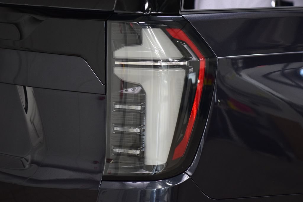 New 2026 Chevrolet Suburban Premier AWD/4WD image 19