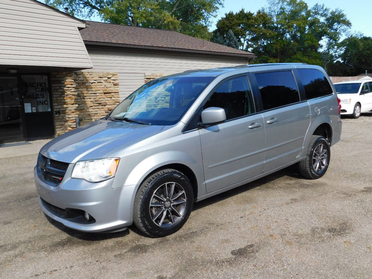 Used 2017 Dodge Grand Caravan SXT image 12