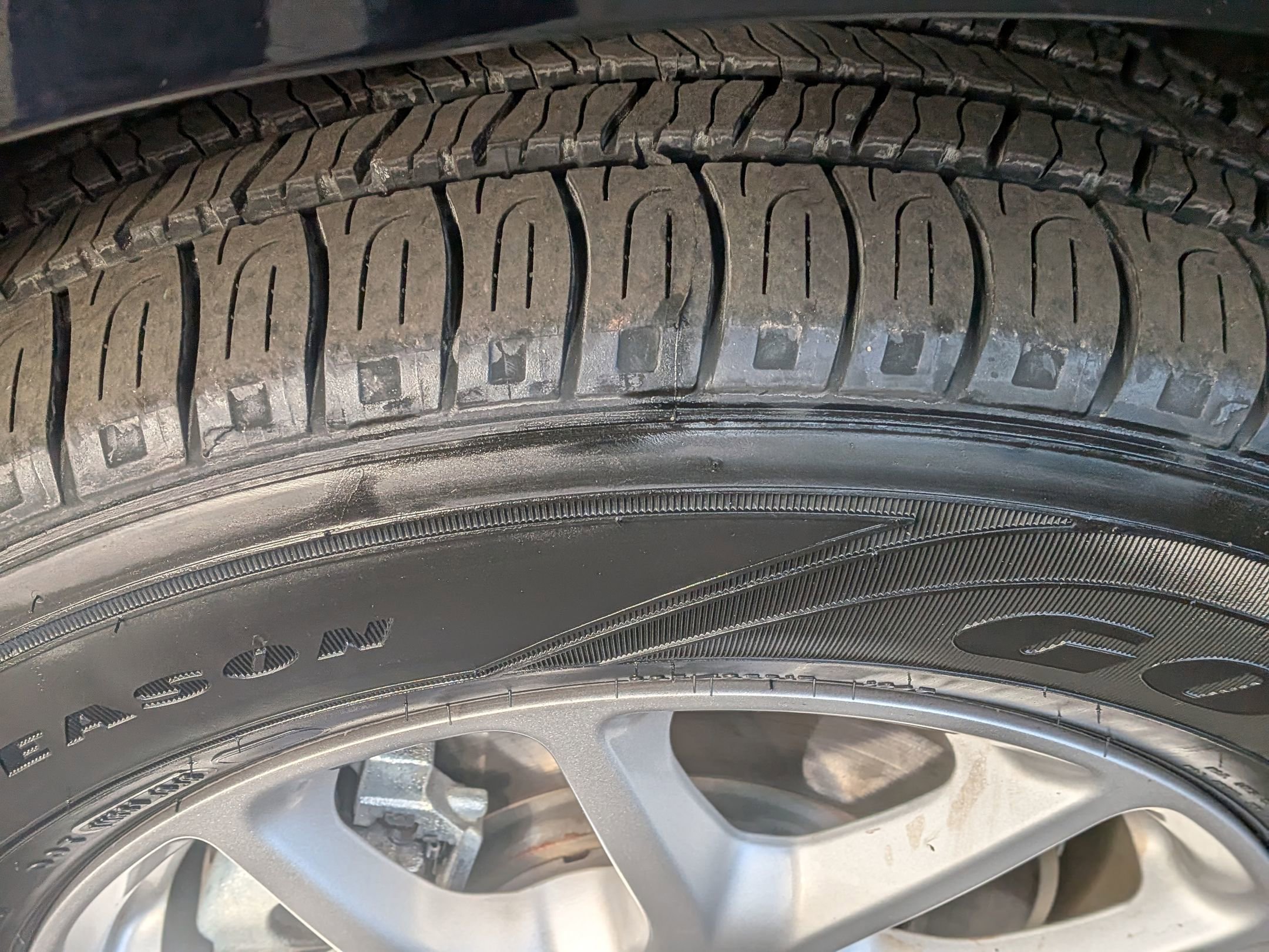 Used 2024 Chrysler Pacifica Touring-L image 13