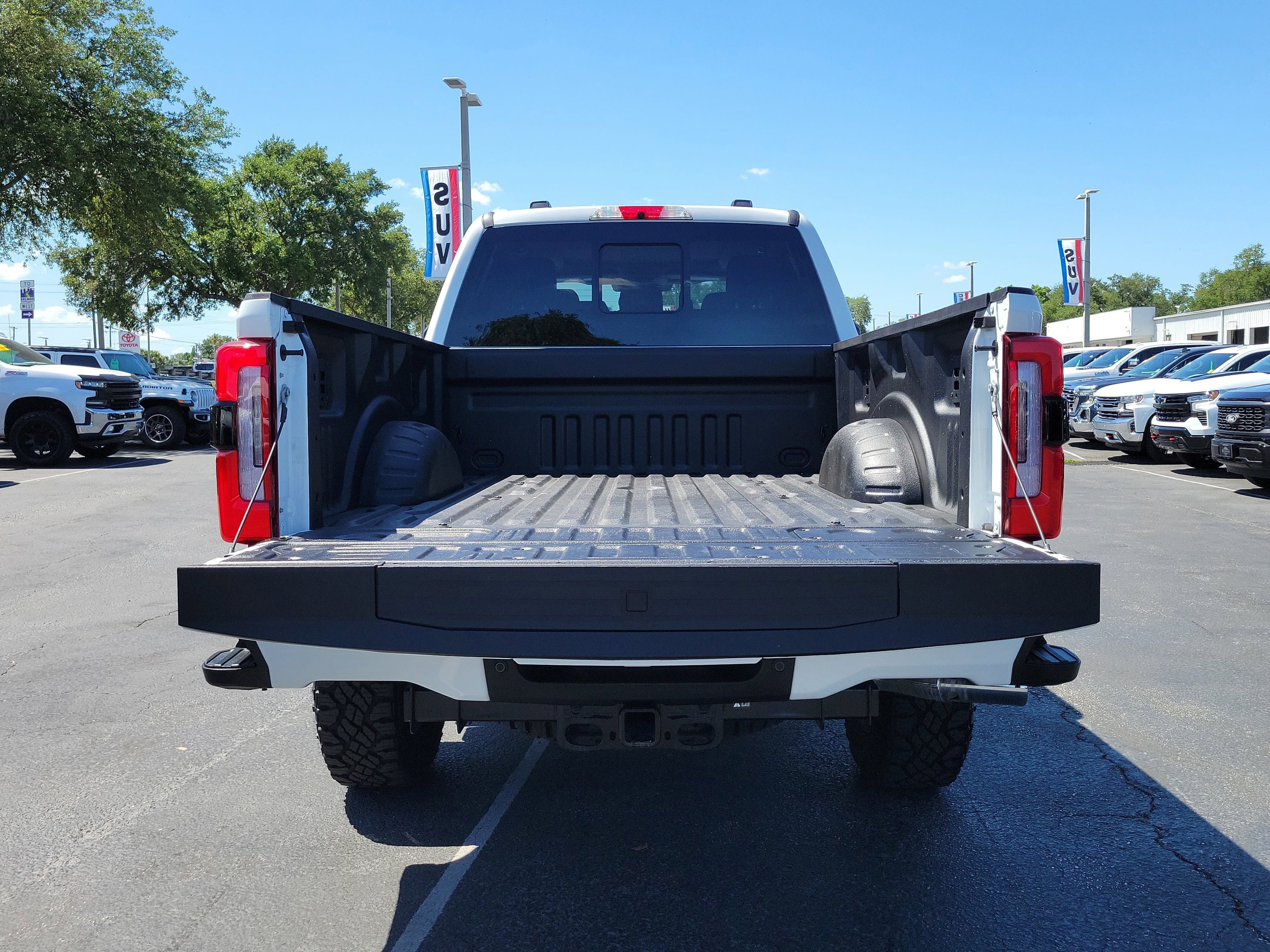 Certified 2025 Ford F250 Platinum w/ Platinum Plus Package AWD/4WD image 9