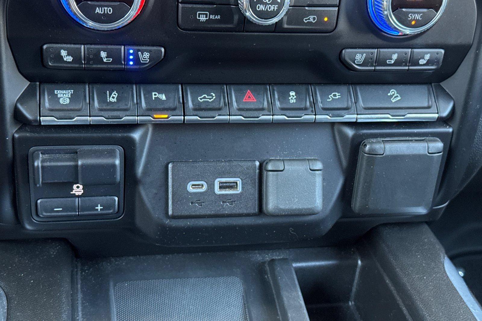 Used 2023 GMC Sierra 2500 AT4 w/ AT4 Preferred Package AWD/4WD image 29
