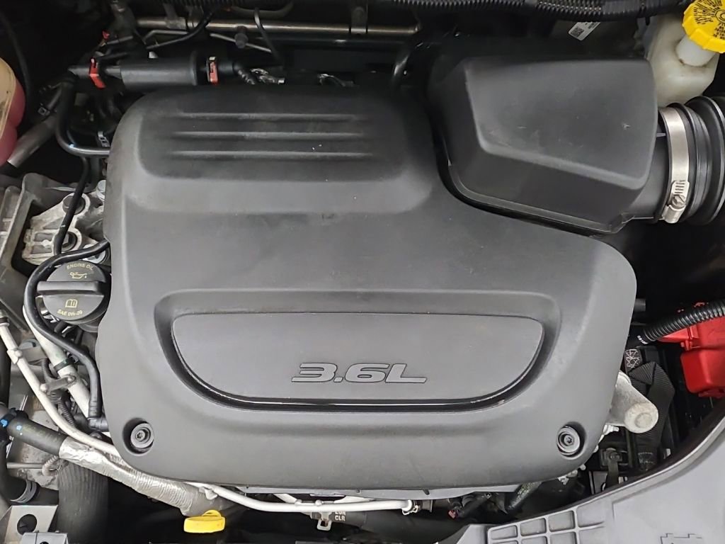 Used 2024 Chrysler Pacifica Touring-L image 20