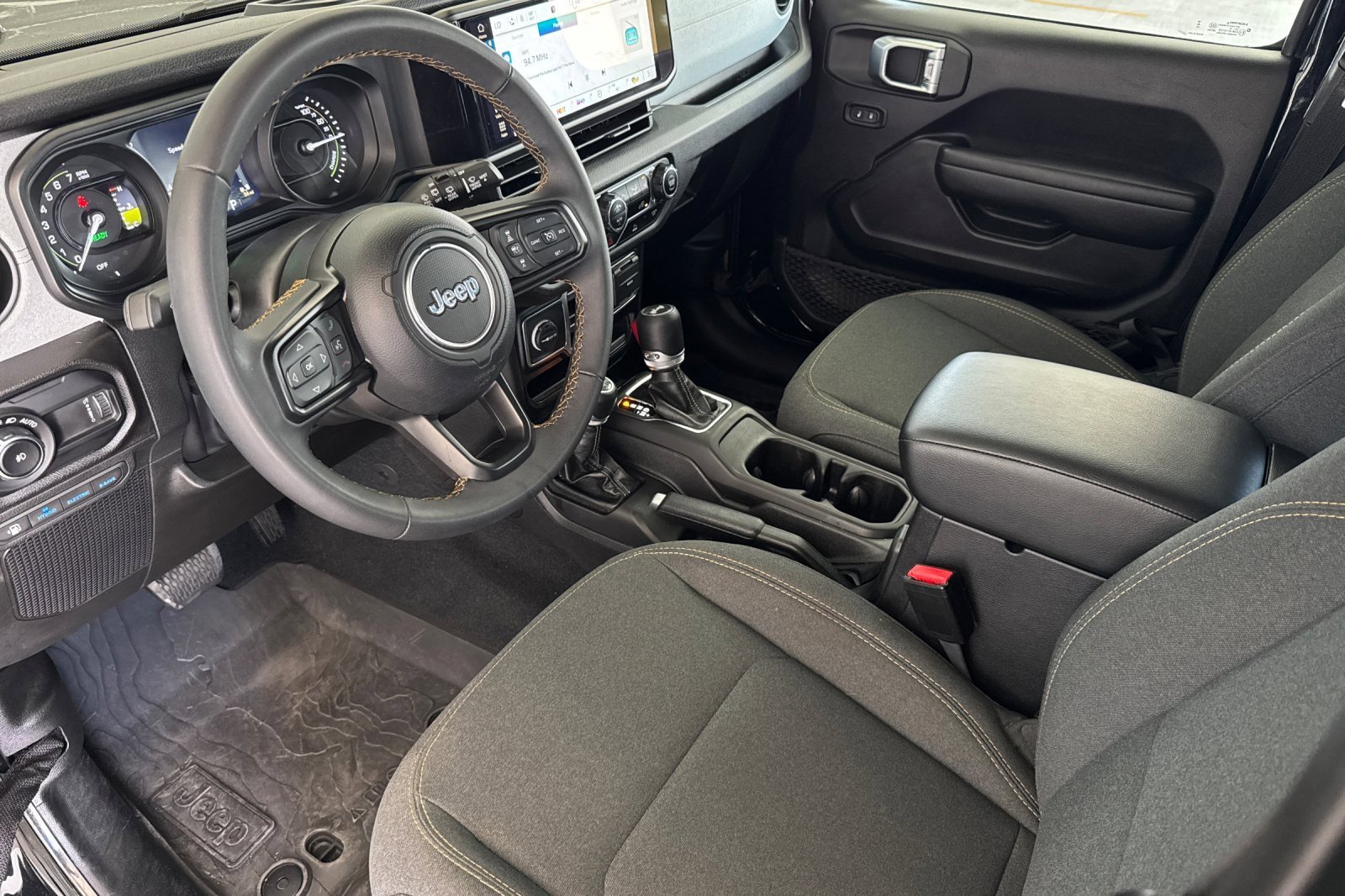 Used 2024 Jeep Wrangler Unlimited AWD/4WD image 9