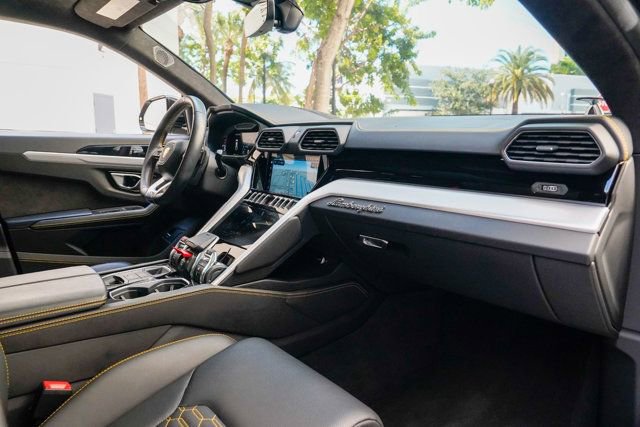 Used 2022 Lamborghini Urus image 77