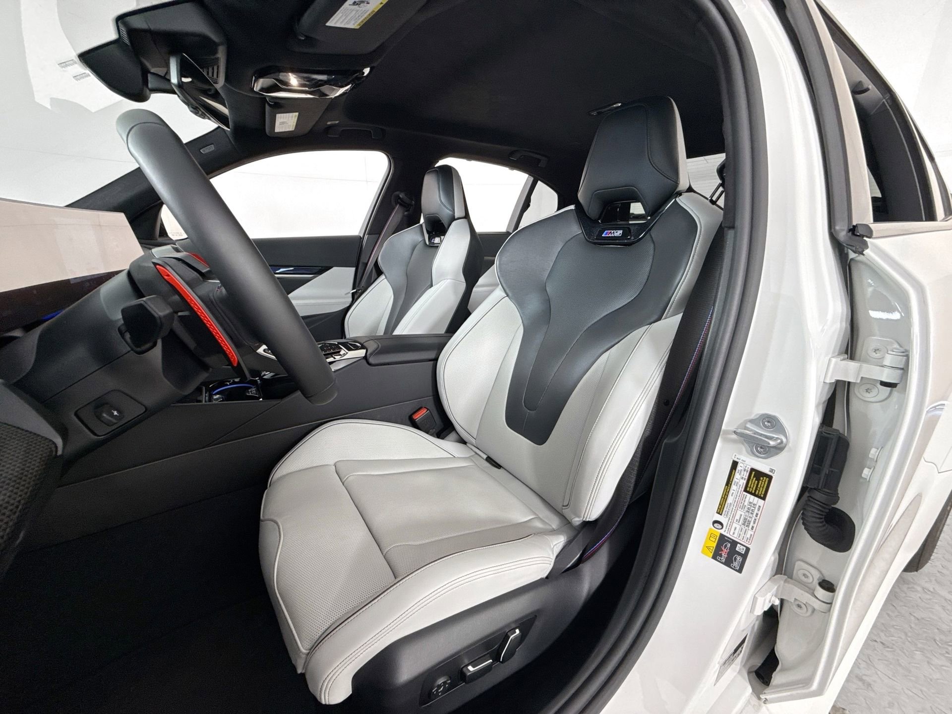 Used 2025 BMW M5 w/ Carbon Package AWD/4WD image 9