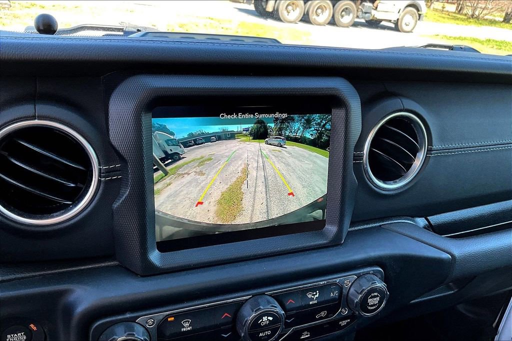 Used 2022 Jeep Wrangler Unlimited Sahara image 16