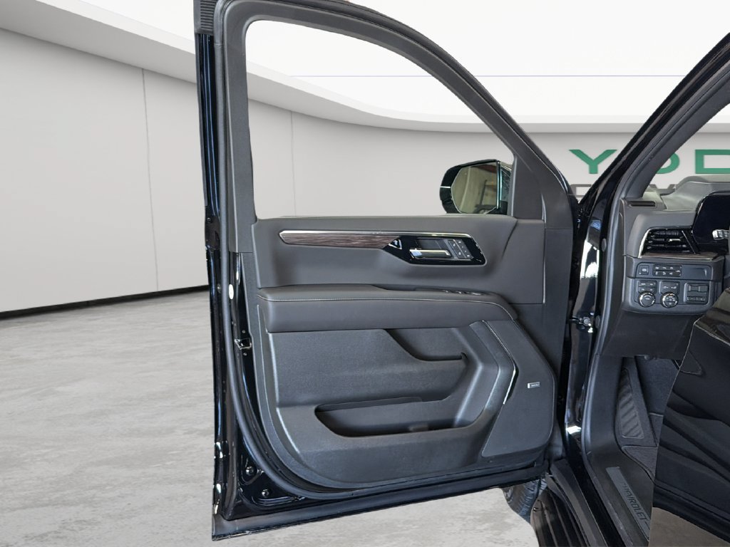New 2026 Chevrolet Suburban Premier AWD/4WD image 11