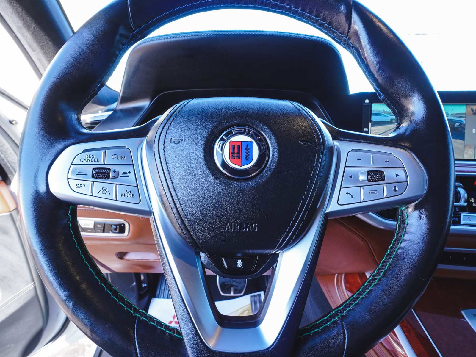 Used 2022 BMW ALPINA XB7 image 29