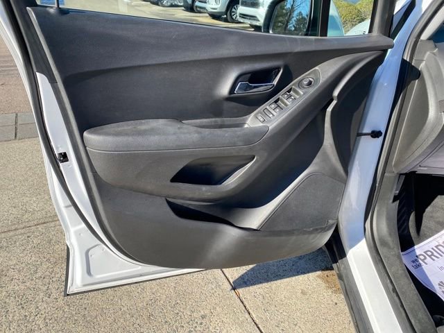 Used 2020 Chevrolet Trax LT FWD image 20