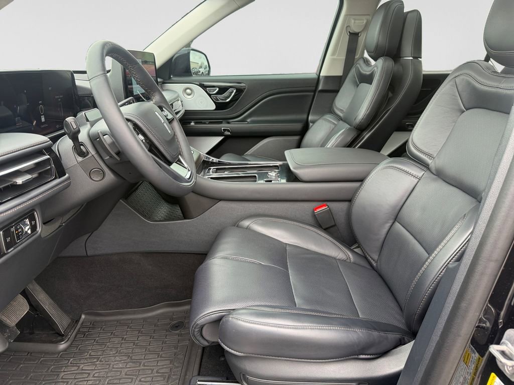 Used 2025 Lincoln Aviator Reserve w/ Equipment Group 201A AWD/4WD image 13