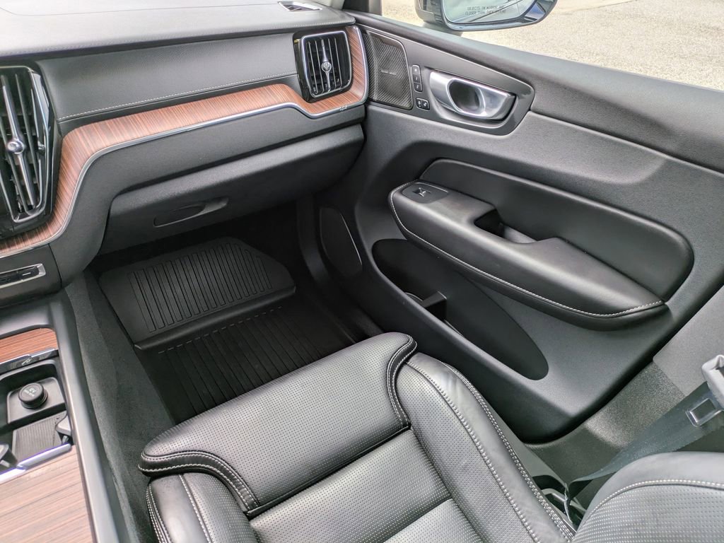 Certified 2024 Volvo XC60 B5 Ultimate w/ Protection Package Premier image 17